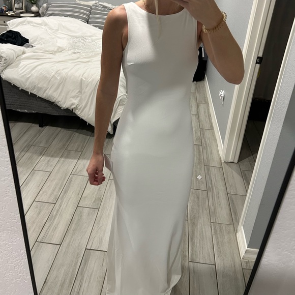 White casual or beach wedding dress. - Picture 4 of 7